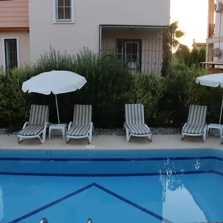 Astonishing With Private Pool And Jacuzzi In Foca, 빌라 페티예
