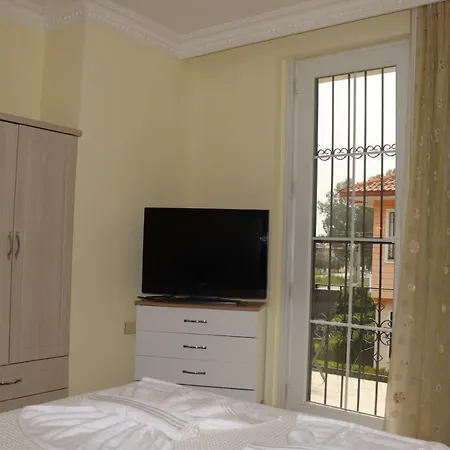 빌라 Astonishing With Private Pool And Jacuzzi In Foca, 페티예