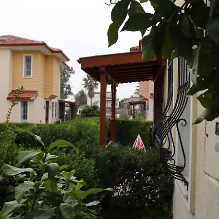 Astonishing With Private Pool And Jacuzzi In Foca, 빌라