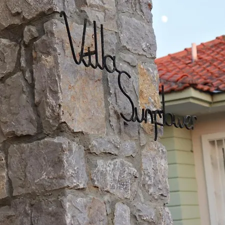 Astonishing With Private Pool And Jacuzzi In Foca, 빌라 *